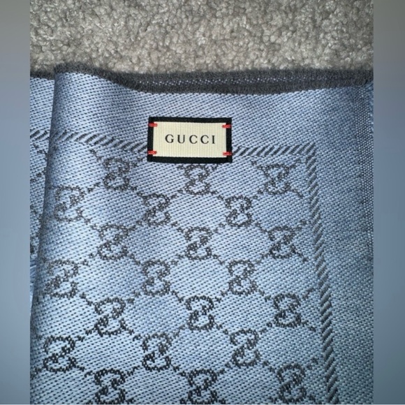 GUCCI REVERSIBLE SCARF. NWT - Picture 13 of 13